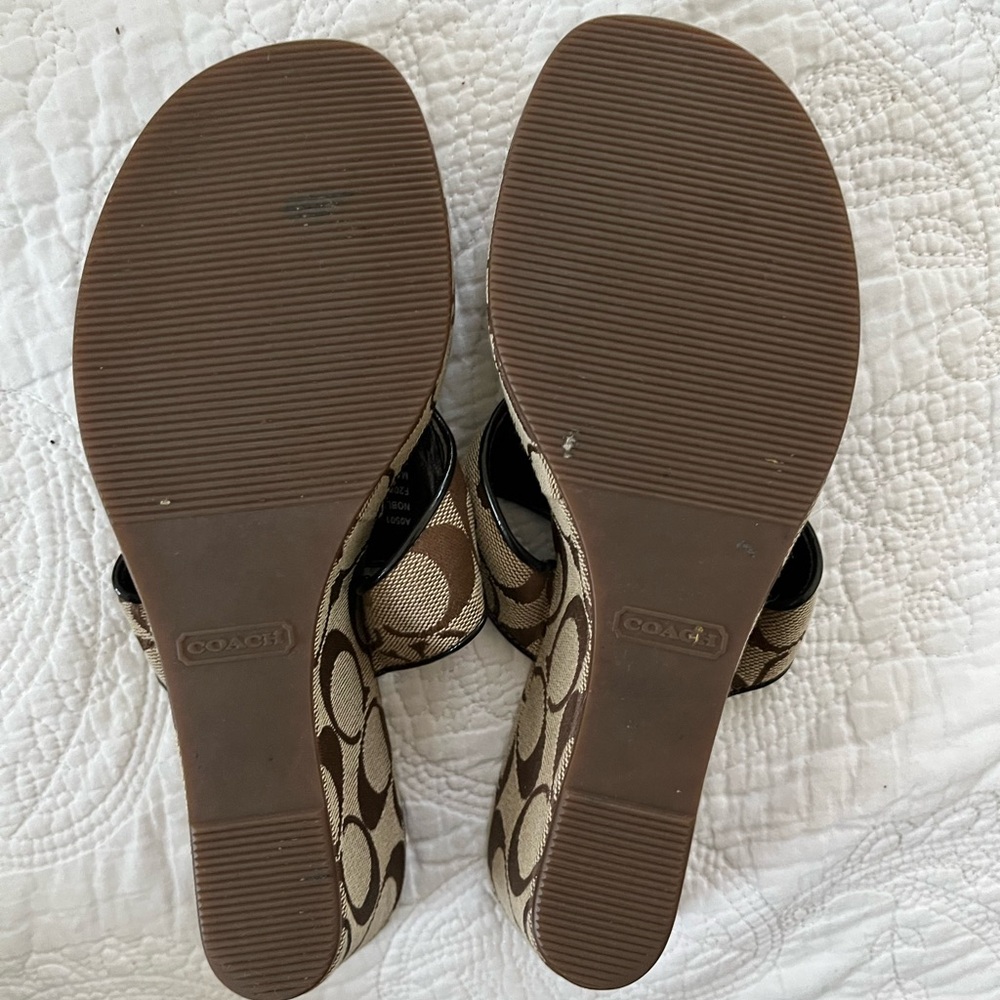 VINTAGE!! Coach Women's Brown and Gold Sandals - Picture 12 of 12